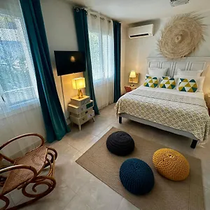 Village Options Parking And Baby Apartment Cassis